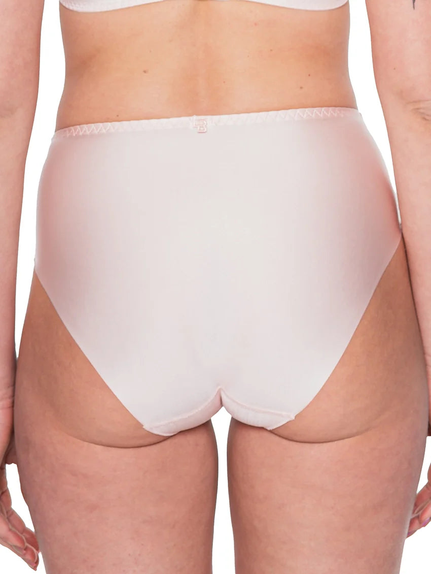 Louisa Bracq Electric Waves Full Brief