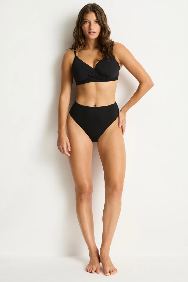 Sea Level Essentials Twist Front DD/E Bikini Top